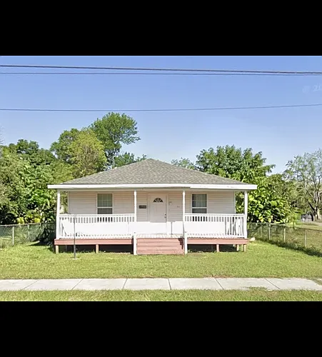 1824 Maurice St Photo 1