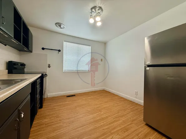 2 bed, 1.0 bath, $1,050, 171 S Coleman St #A, Tooele, UT 84074