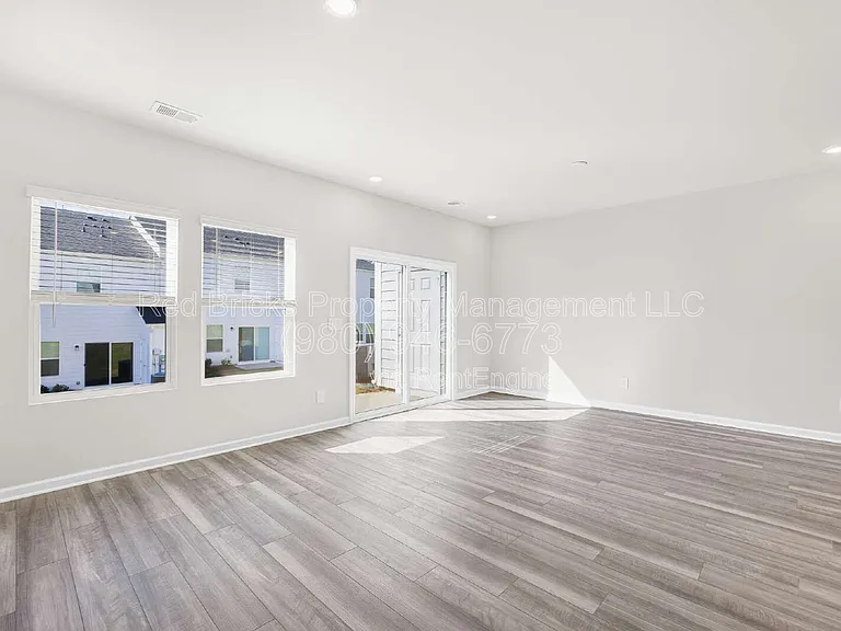 5543 Worrell Way — Photo 3