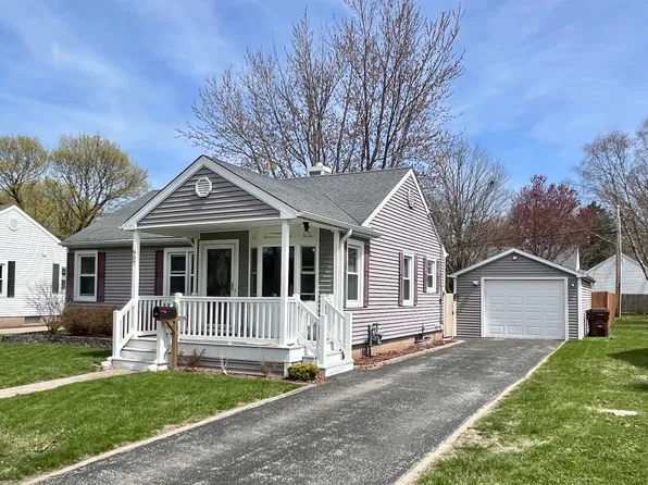 907 N 12th St, Rochelle, IL 61068