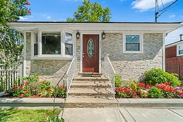 211 Arlington Place  image 1 of 24