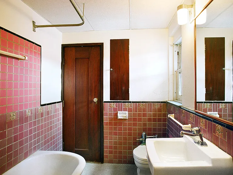Highland Towers — Photo 49