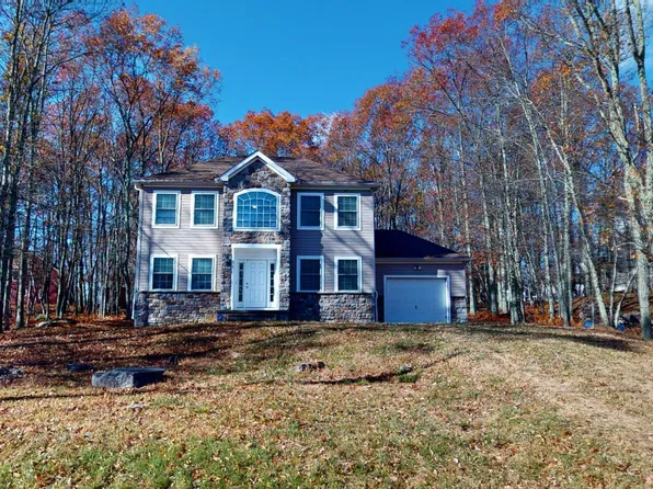 4365 Pine Ridge Dr, Bushkill, PA 18324