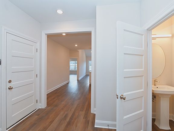 2nd image of 100 Annleeken Dr