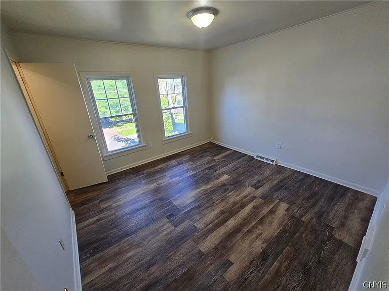 112 Helen St — Photo 6