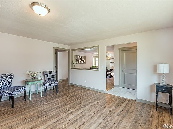 3rd image of 16909 16th Ave E