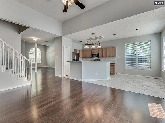 3rd image of 2152 Wallbrook Dr