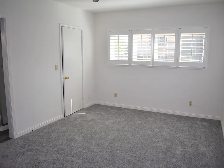 6661 9th Ave — Photo 3