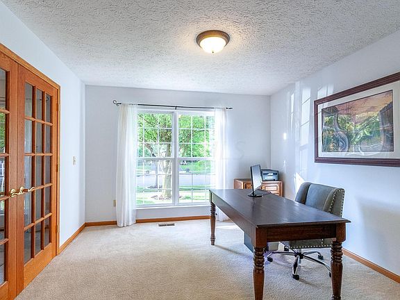 2nd image of 479 Northwoods Dr