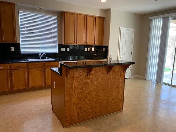 5th image of 4696 Twin Oaks Dr
