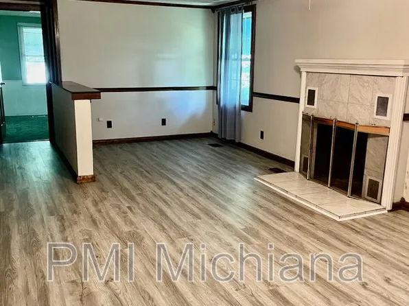 2405 Woodmont Dr, South Bend, IN 46614