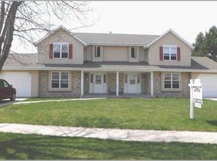 N17W5247 Garfield Cir, Cedarburg, WI 53012