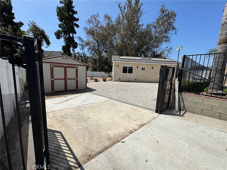 10054 Barling St — Photo 3