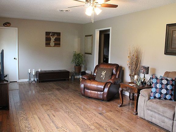 3rd image of 428 Byrn Ln