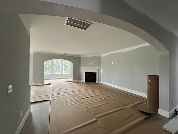 5th image of 163 Seaton St