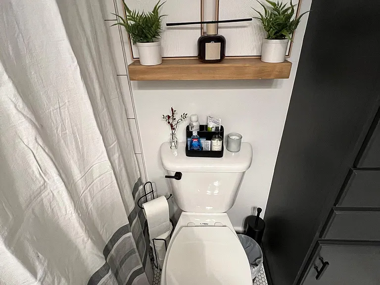 Main level bath