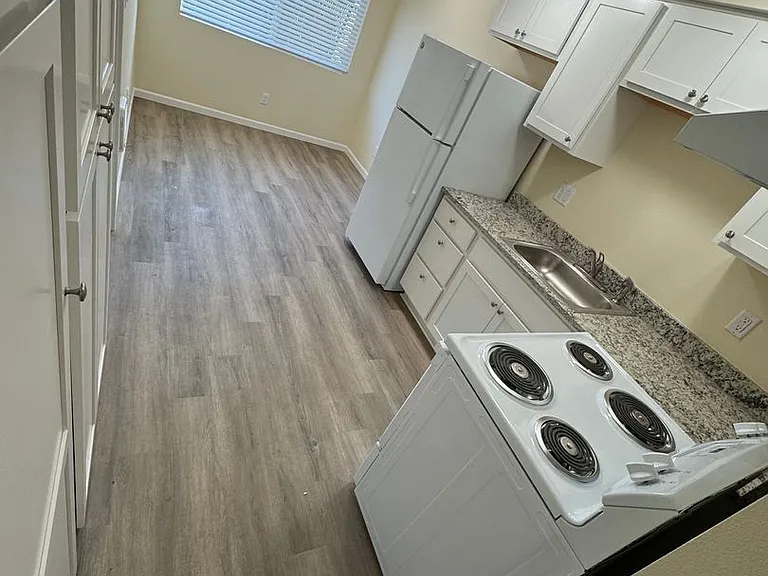 2215 Elm St SW — Photo 37