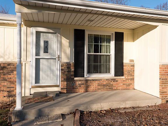 3rd image of 1131 Pinehurst Dr