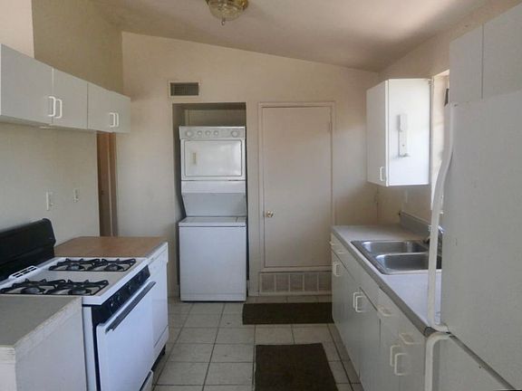 2nd image of 832 E Waverly St Unit 1