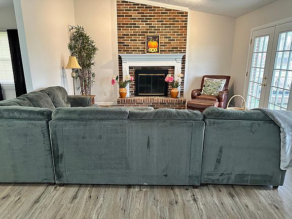 5th image of 6182 Hollyberry Ln