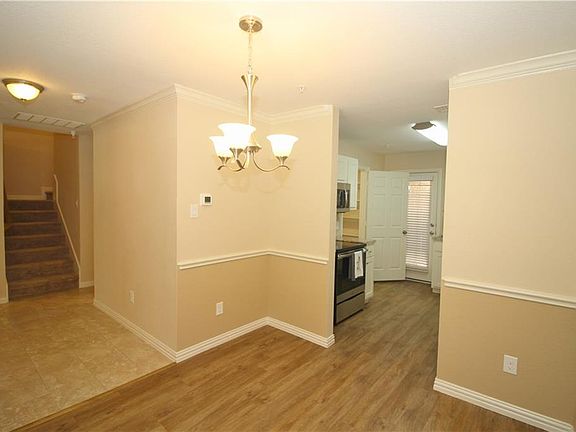 5th image of 833 Summercreek Dr
