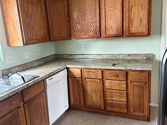 4th image of 1448 Berdan Ave