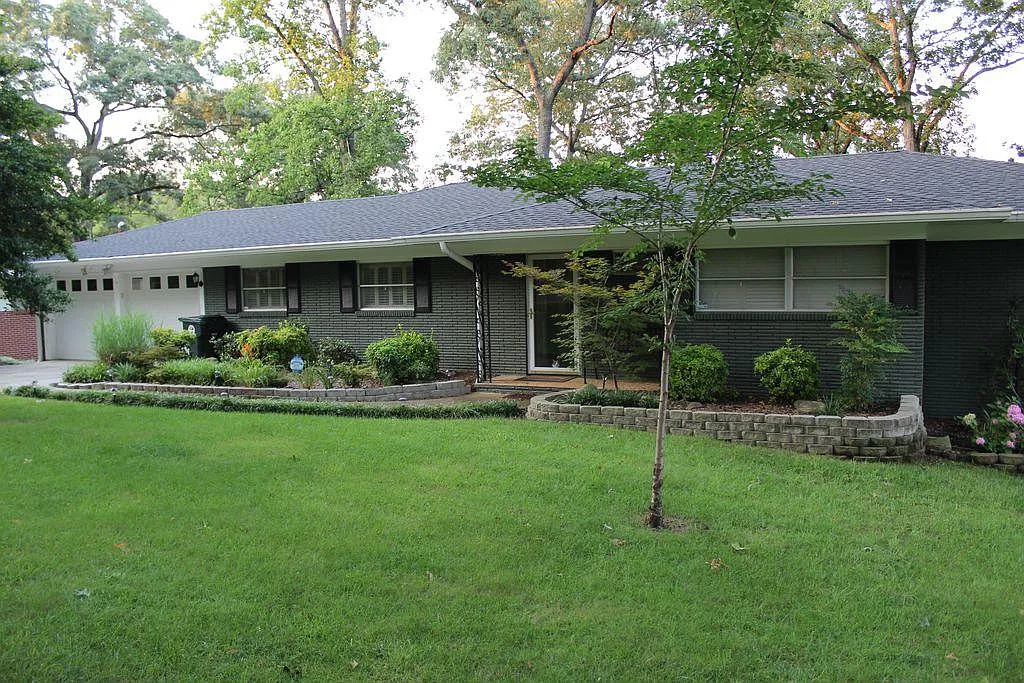 1005 N Rivermont Pl — Photo 1