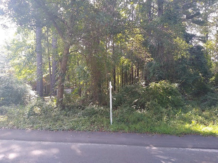 2nd image of 3215 Royal Colwood Ct