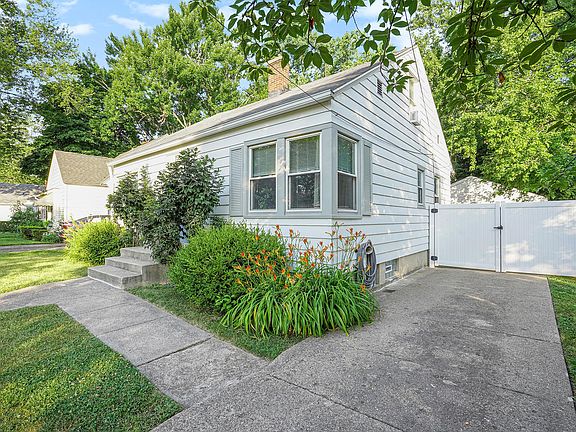 3rd image of 1567 Ardmore St SE