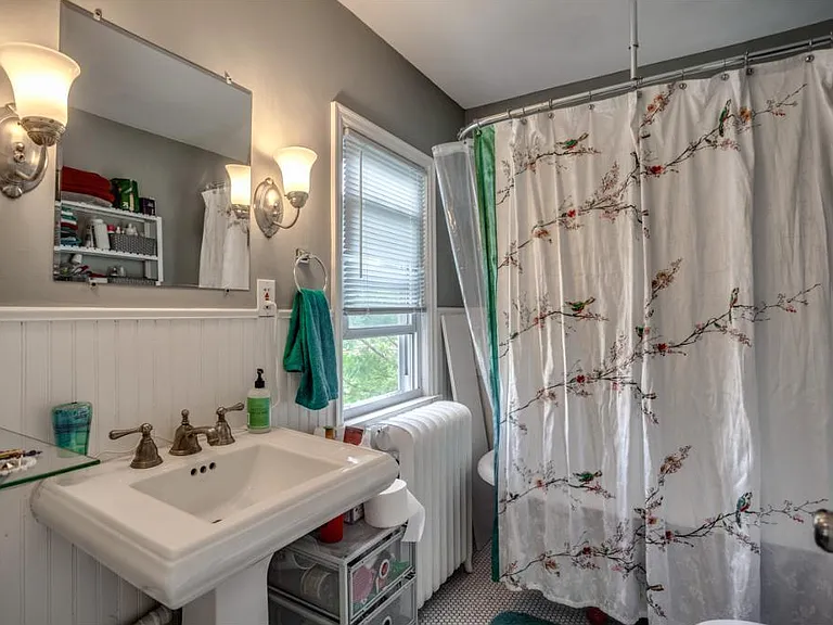 2510 Buchanan St NE — Photo 8