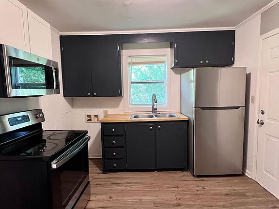 3rd image of 326 Mountain View St APT B