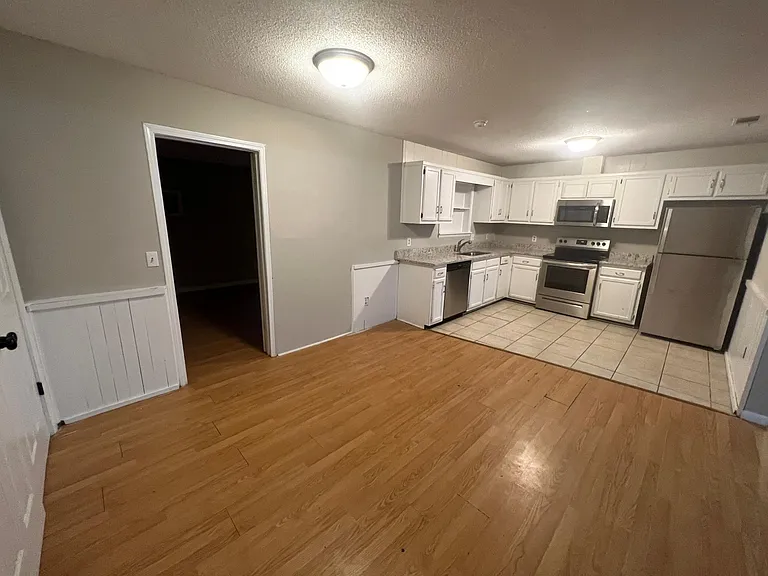 812 Robin Hood Trl — Photo 6