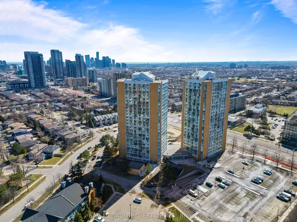 35 Trailwood Dr #1111, Mississauga, ON L4Z 3L6