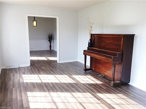5th image of 349 Weatherstone Dr