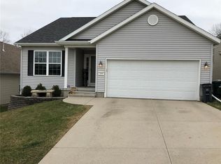 2041 Rosewood Dr NW, Cedar Rapids, IA 52405