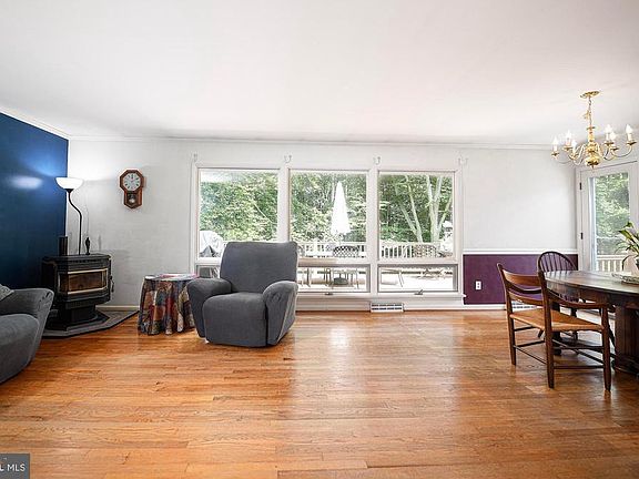 5th image of 404 Sassafras Ct