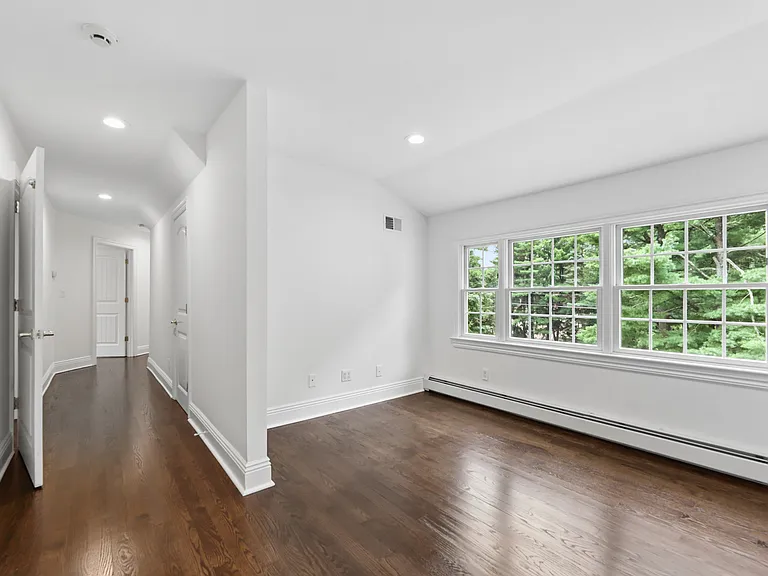 122 Helen Ct — Photo 34