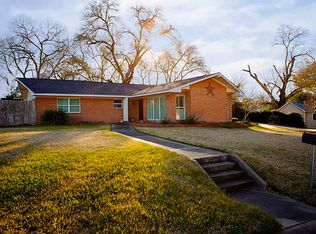 523 E Obryant St, Bellville, TX 77418