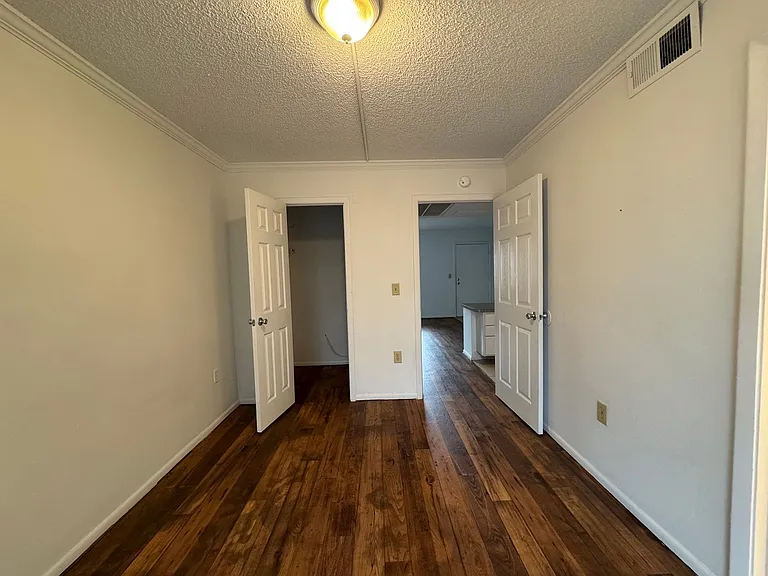 139 Oyster Bay Cir #130 — Photo 12