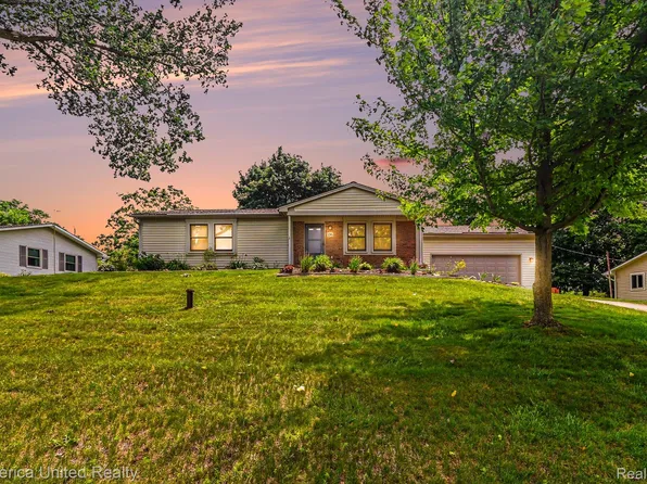 136 Endicott Dr, Howell, MI 48843
