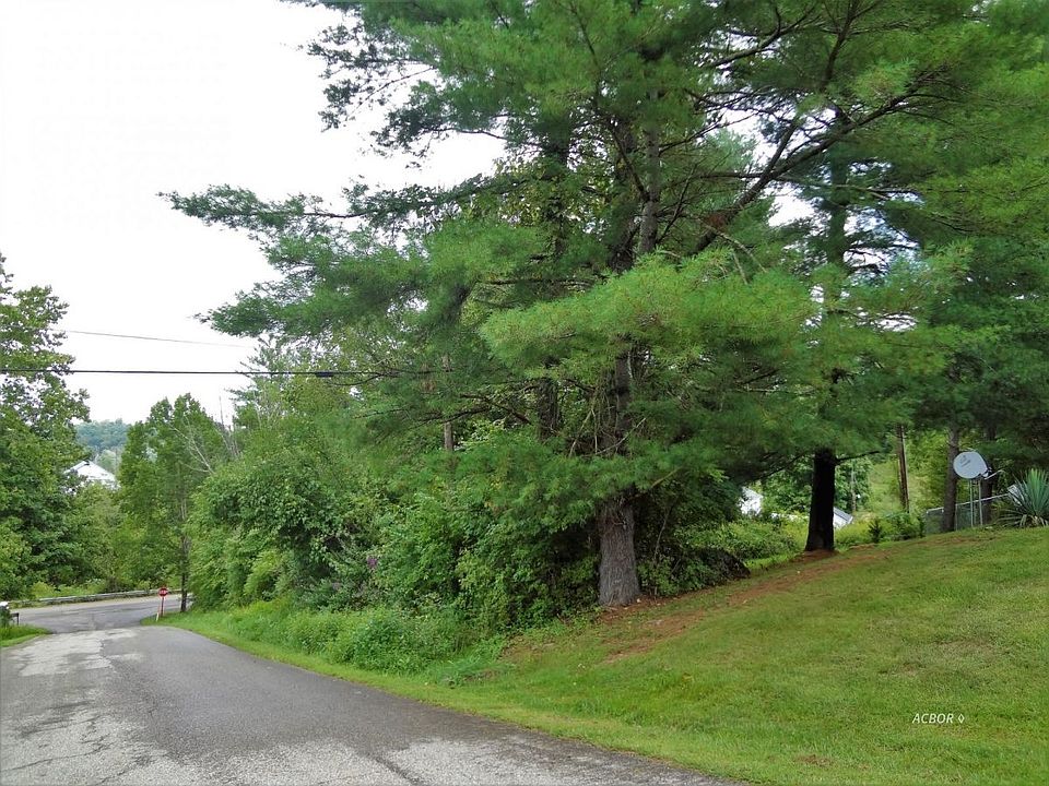 2nd image of University Heights Dr