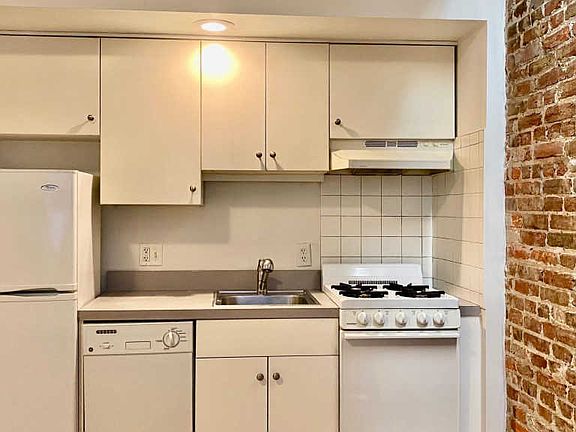 2nd image of 330 S Juniper St APT 2C