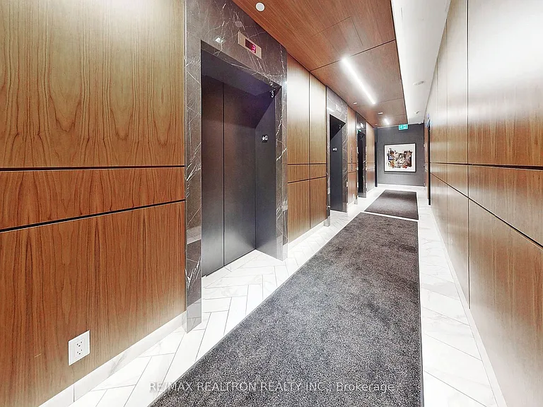 327 King St W #4105 — Photo 13