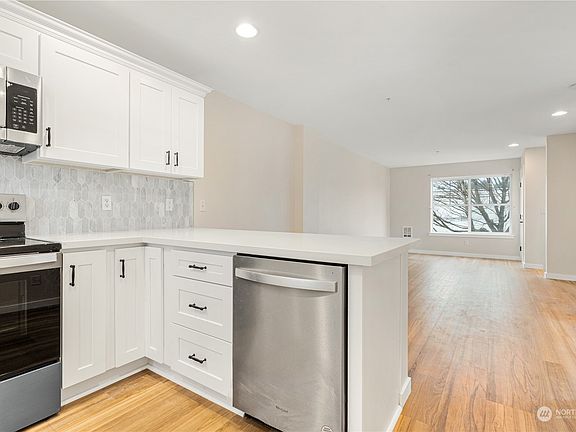 4th image of 12020 31st Avenue NE #C