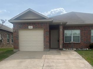 818 Walnut St, Burleson, TX 76028