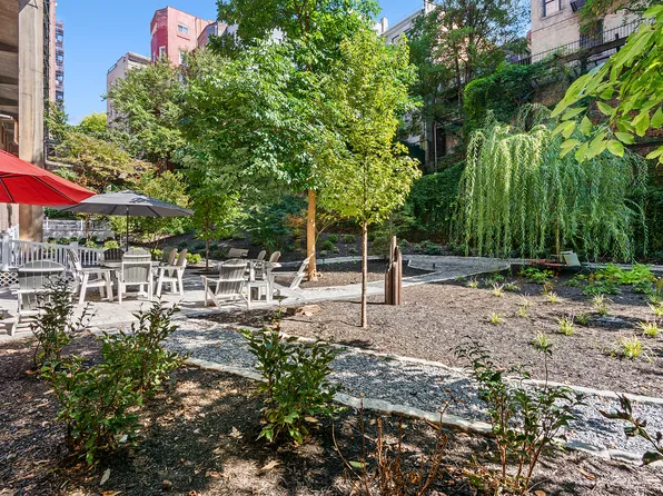 159-00 Riverside Drive West image 14 of 17