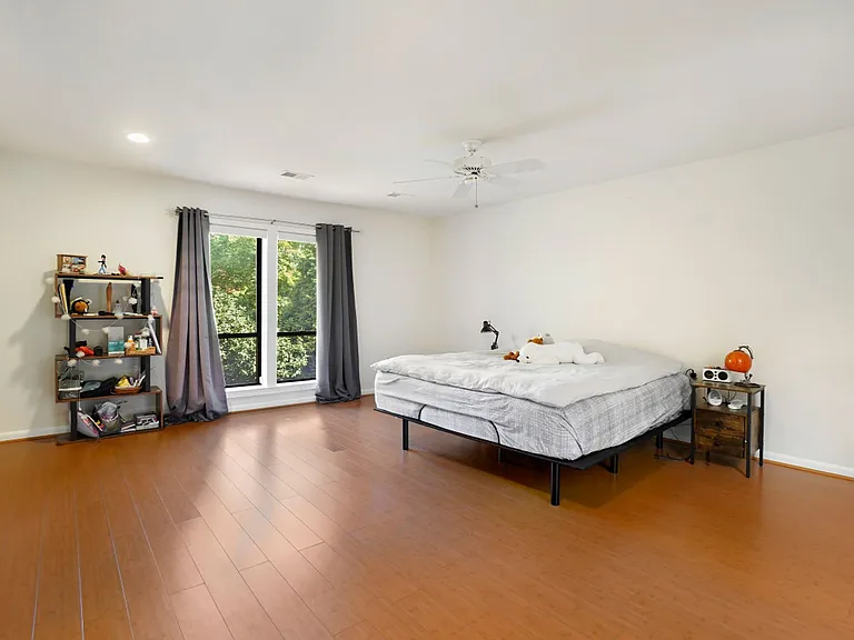 5351 Strathmore Ave — Photo 15