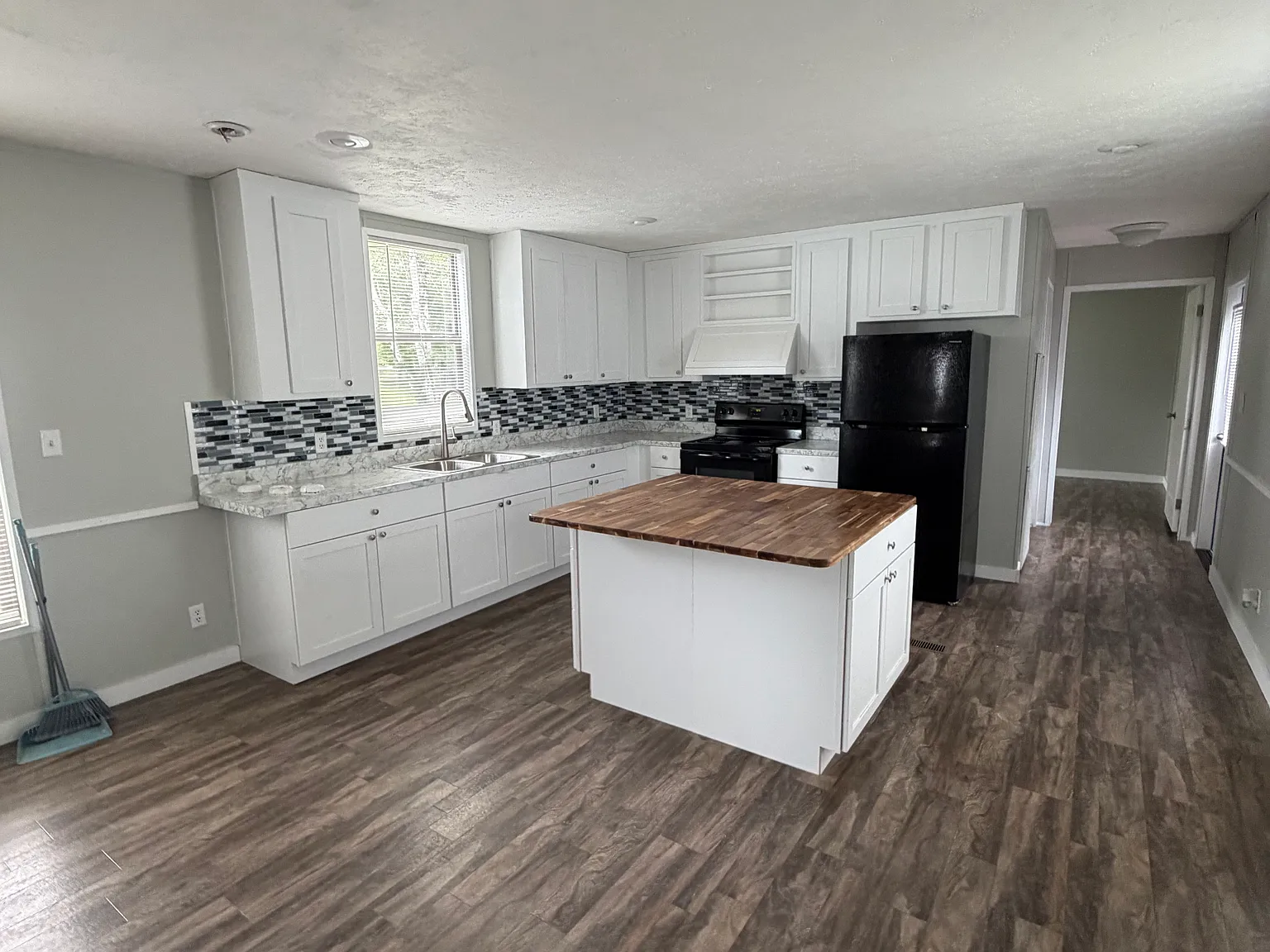 2 bed, 1000 sqft, $1,300 — Photo 2