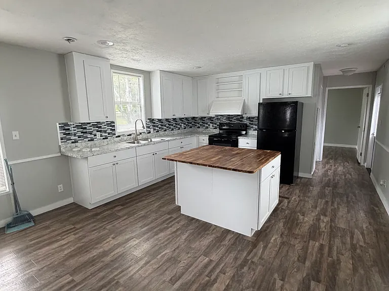 5849 Berdene Cir — Photo 2