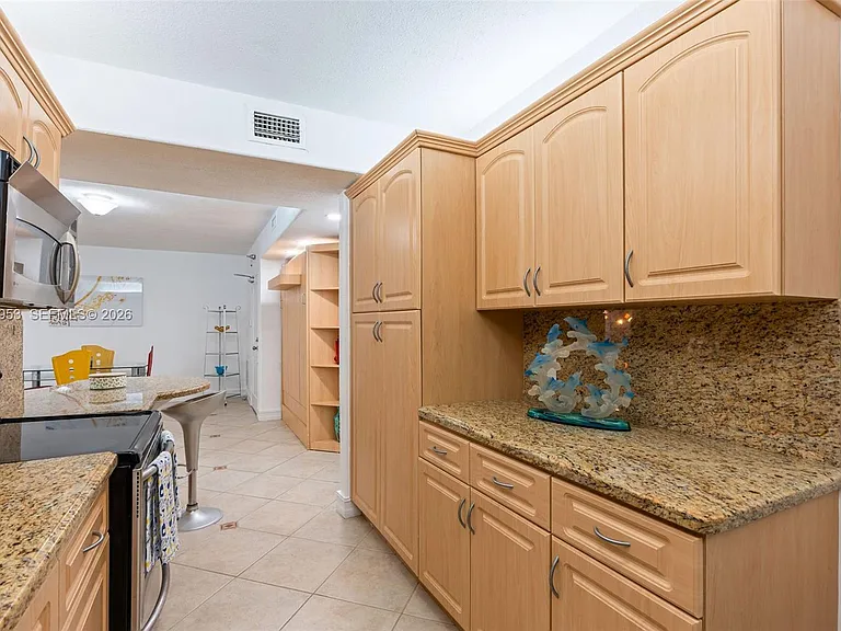 10185 Collins Ave #521 — Photo 12